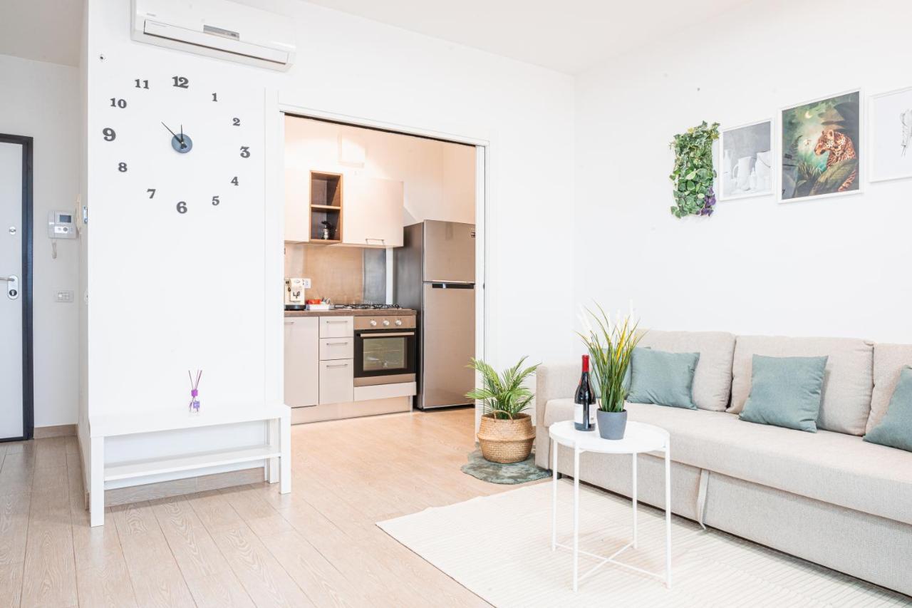 Apulialux - Elegant Apartment Con Netflix Bari Eksteriør billede