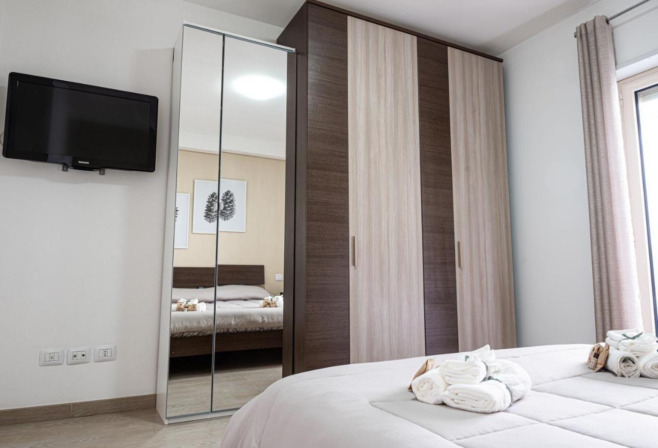 Apulialux - Elegant Apartment Con Netflix Bari Eksteriør billede